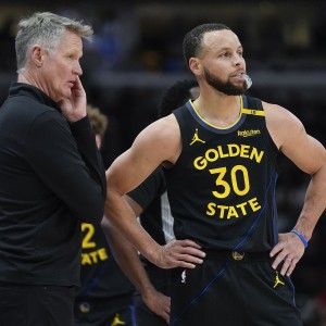 LOL-科尔：我们所有人都能感受到库里的担子很重 会努力为他提供帮助